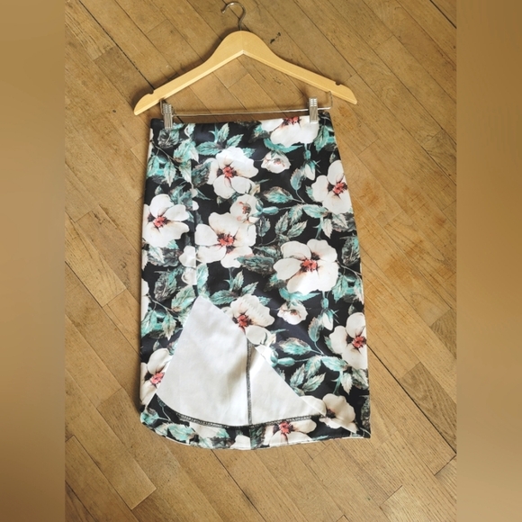 Jealous Tomato Floral Pencil Skirt , Size Medium - Picture 1 of 6